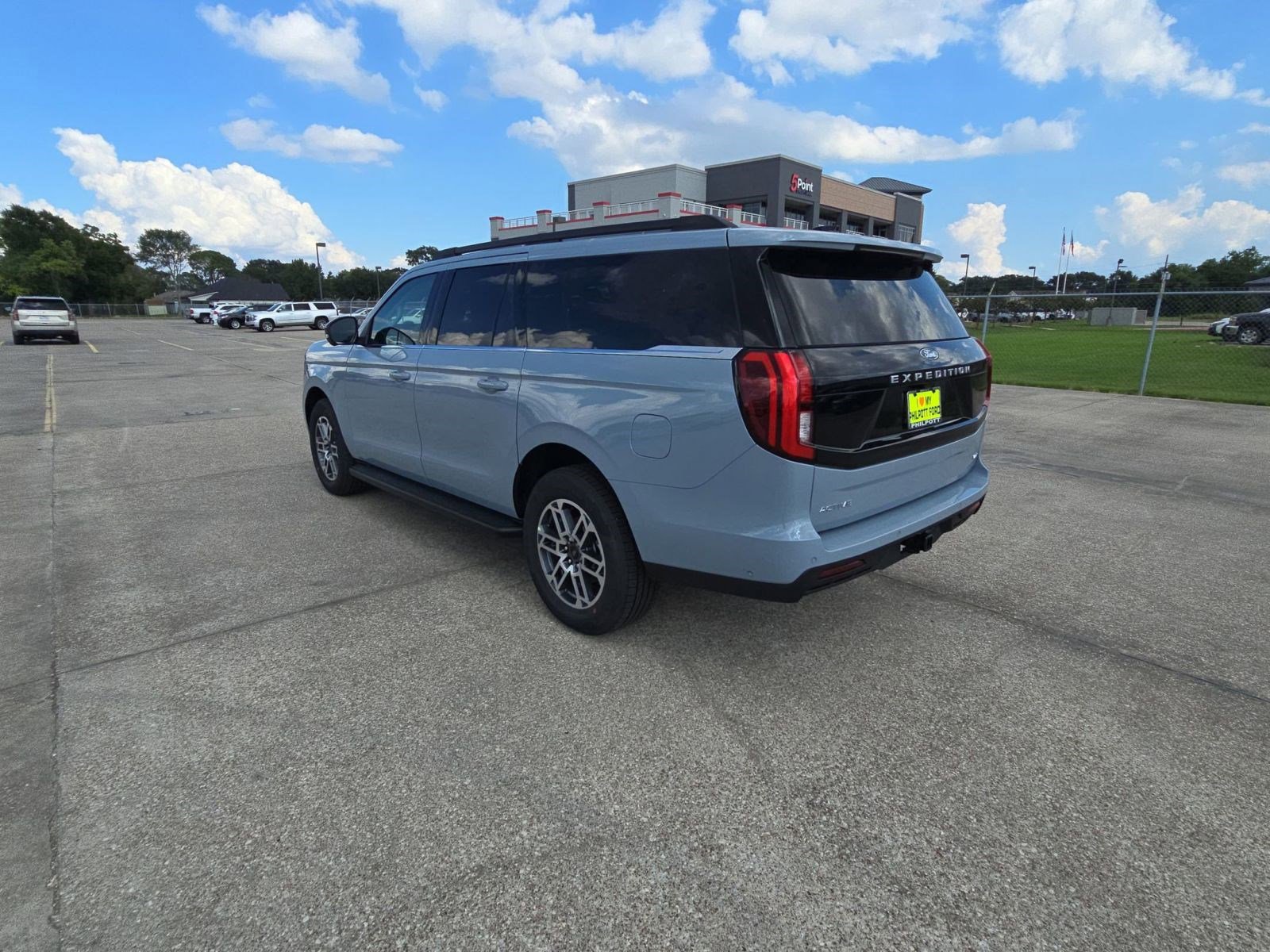 2025 Ford Expedition MAX photo 3