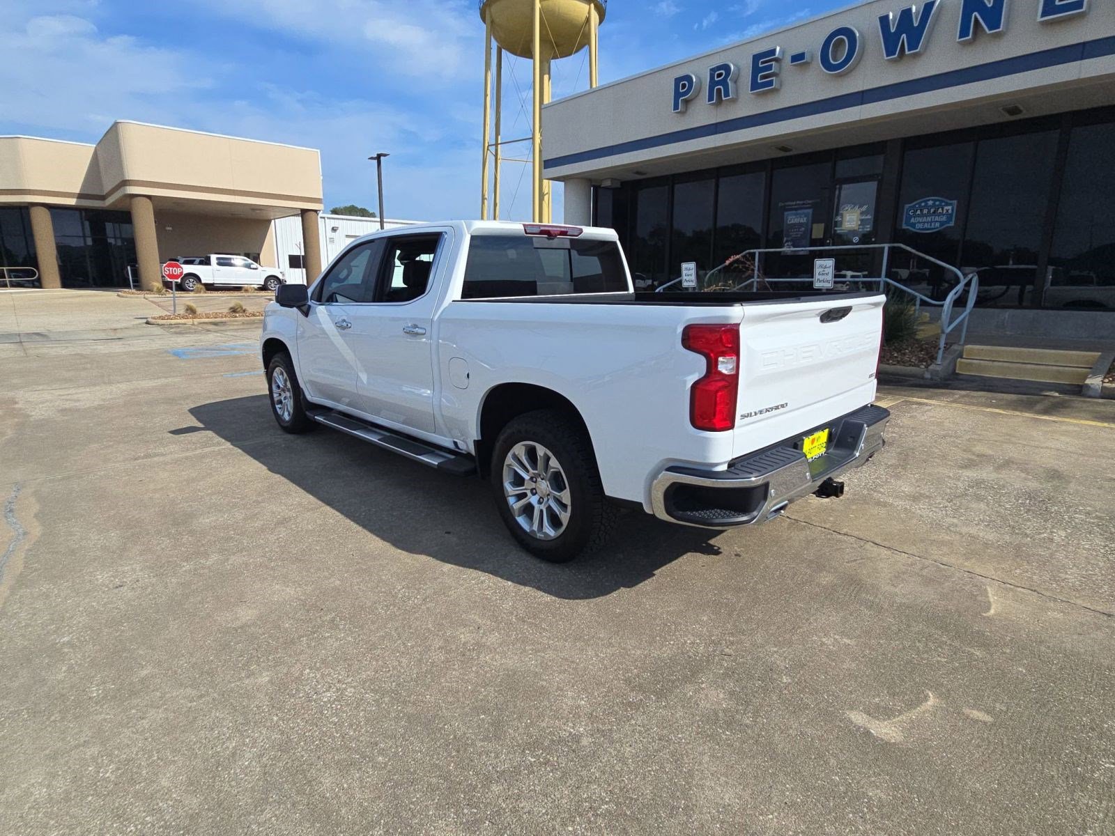 2025 Chevrolet Silverado 1500 LTZ photo 2