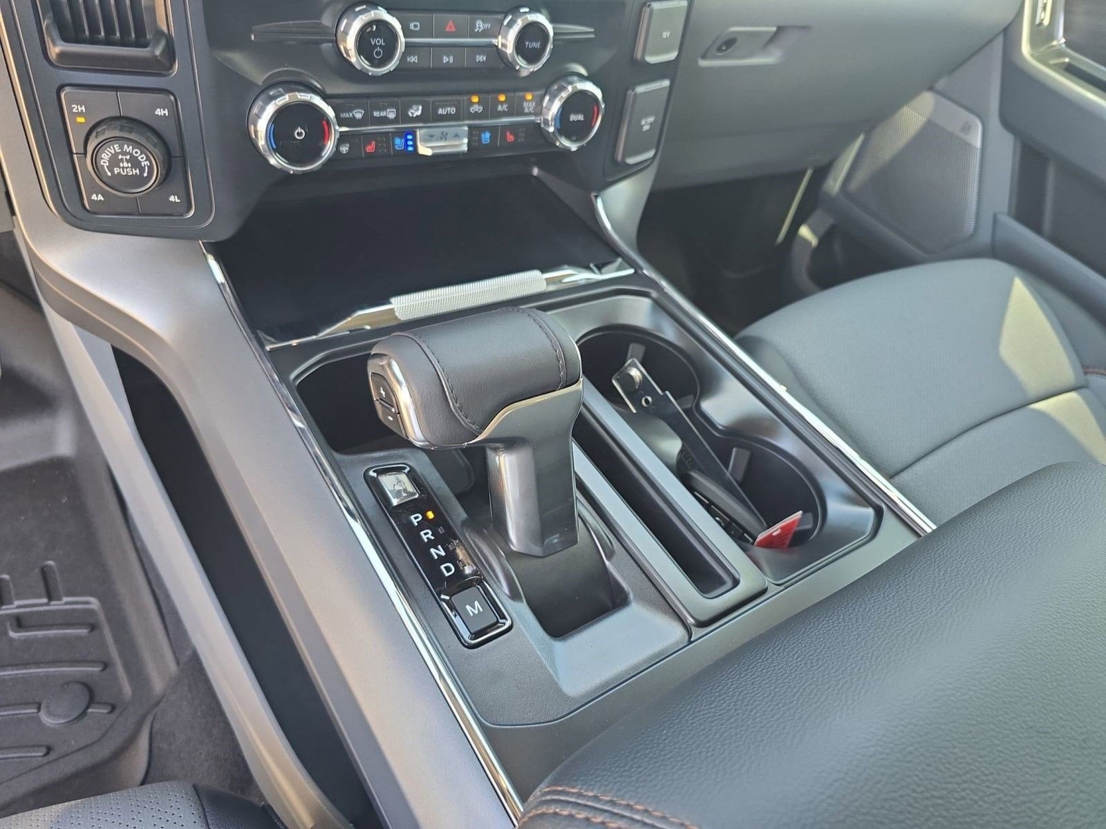 2025 Ford F-150 Lariat - Photo 14