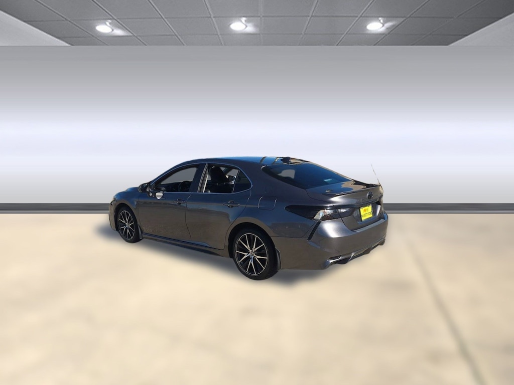 Used 2022 Toyota Camry SE Sedan