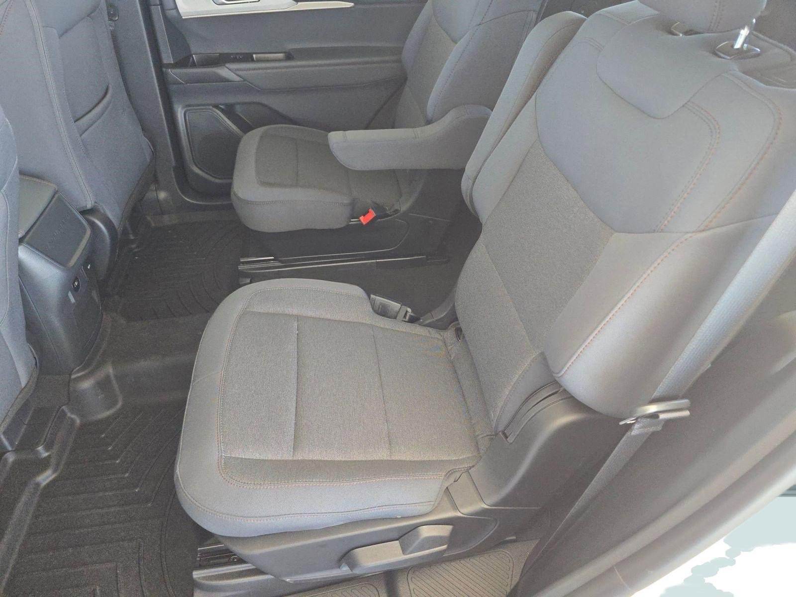2026 Ford Explorer Active - Photo 13
