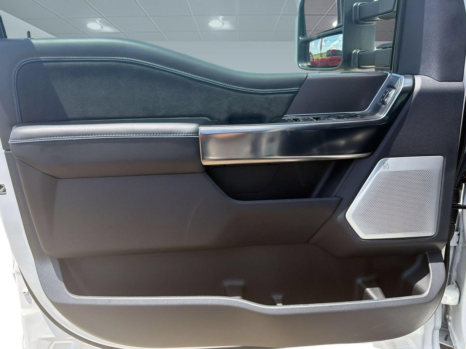 2026 Ford F-250 Super Duty Platinum - Photo 13