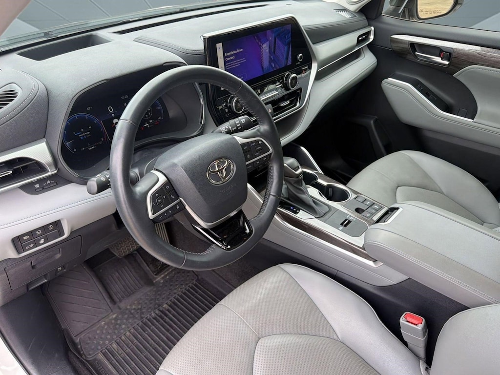 Used 2023 Toyota Highlander Platinum SUV