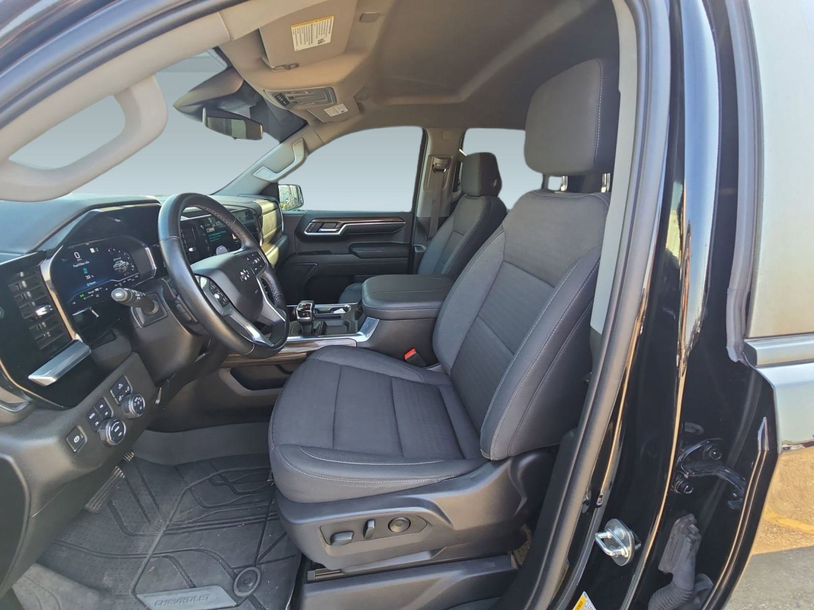 2023 Chevrolet Silverado 1500 RST photo 3