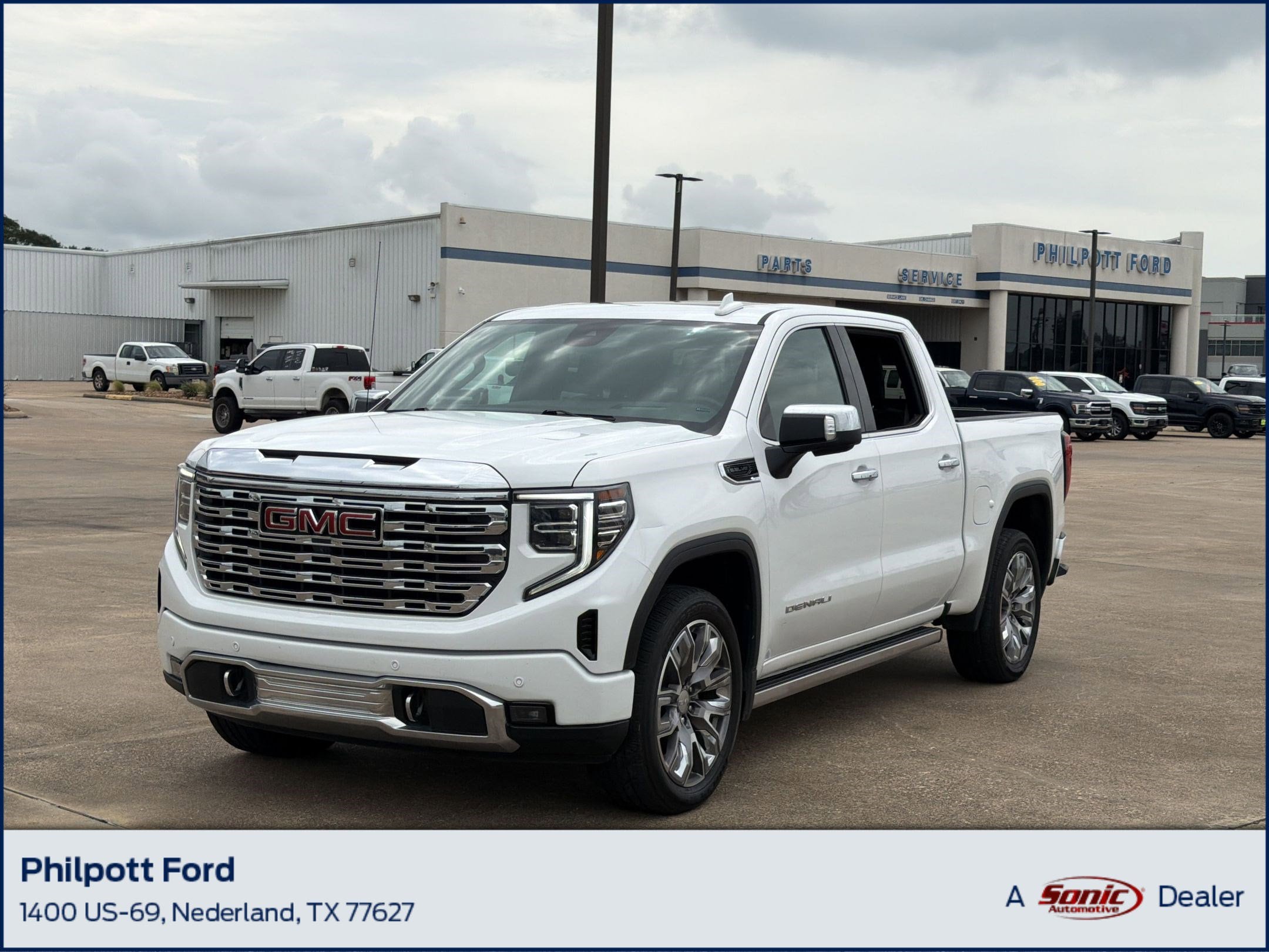 2023 GMC Sierra 4WD Crew Cab Short Box Denali's photo