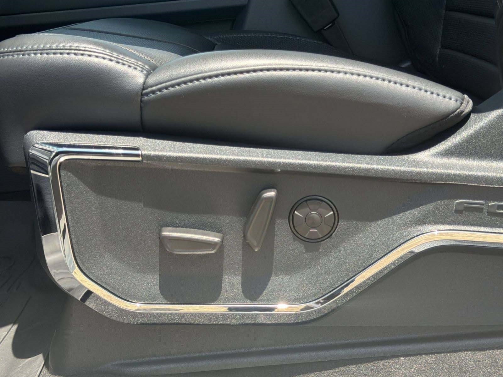 2026 Ford F-250 Super Duty Platinum - Photo 15