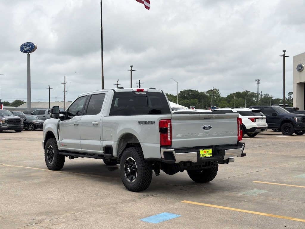 New 2026 Ford F-250 LARIAT Truck Crew Cab