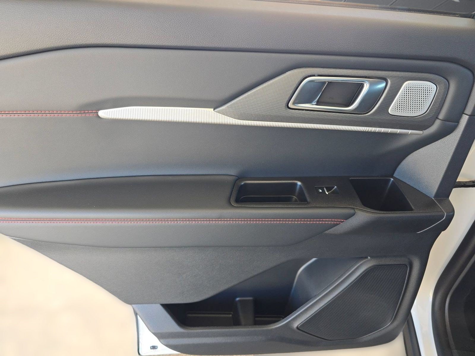 2026 Ford Explorer ST - Photo 26
