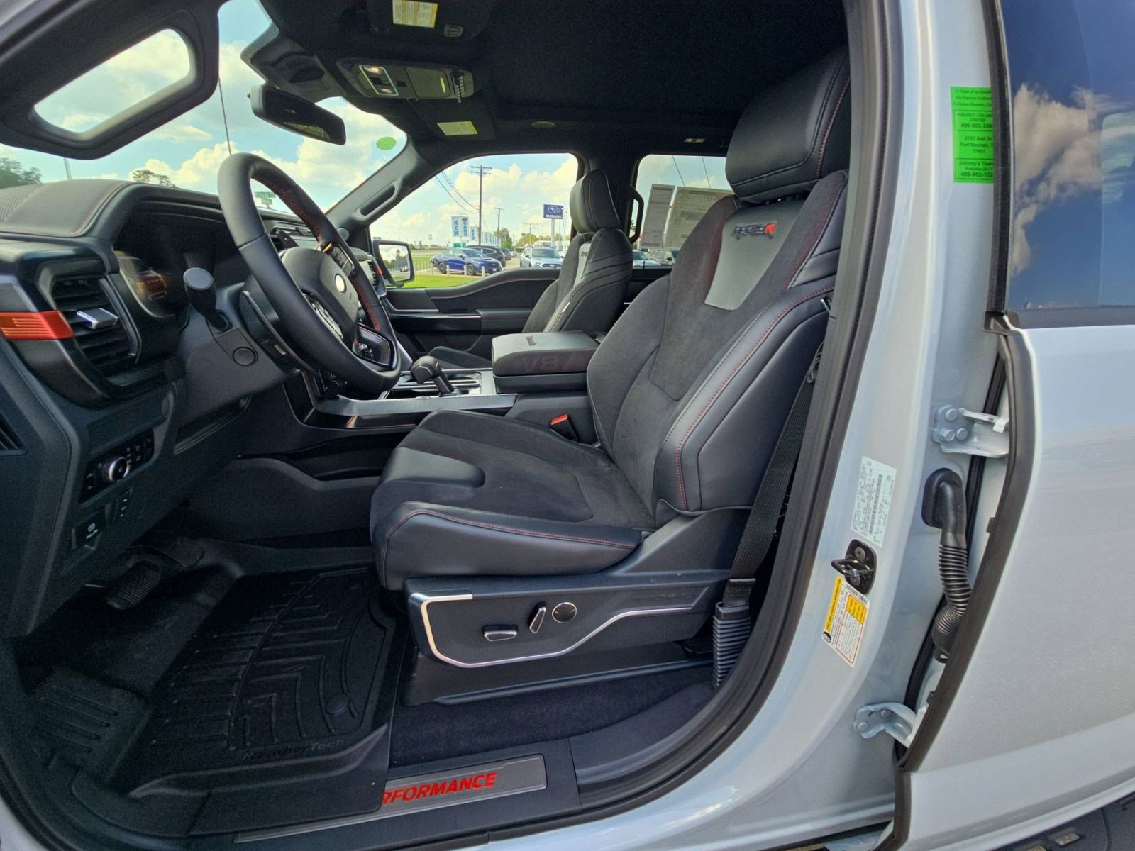 2025 Ford F-150 Raptor photo 3