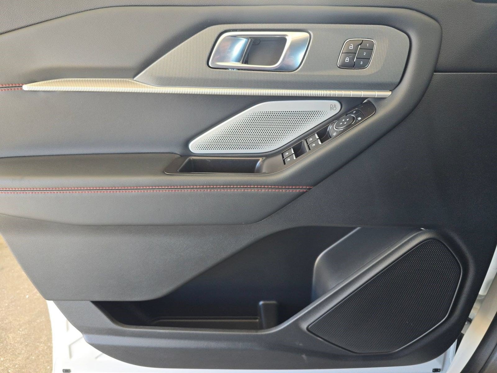 2026 Ford Explorer ST - Photo 12
