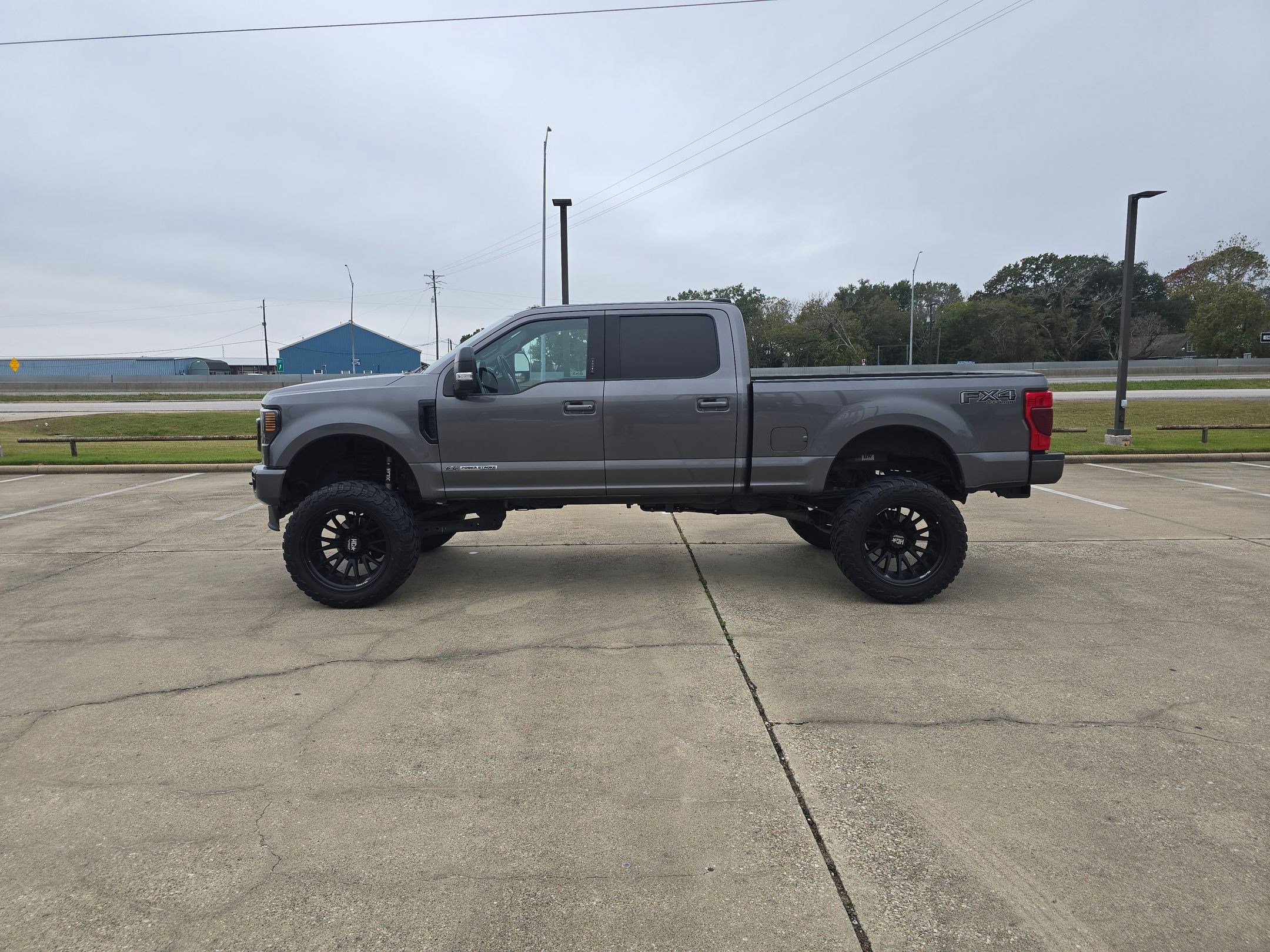 2021 Ford F-250 Lariat photo 2