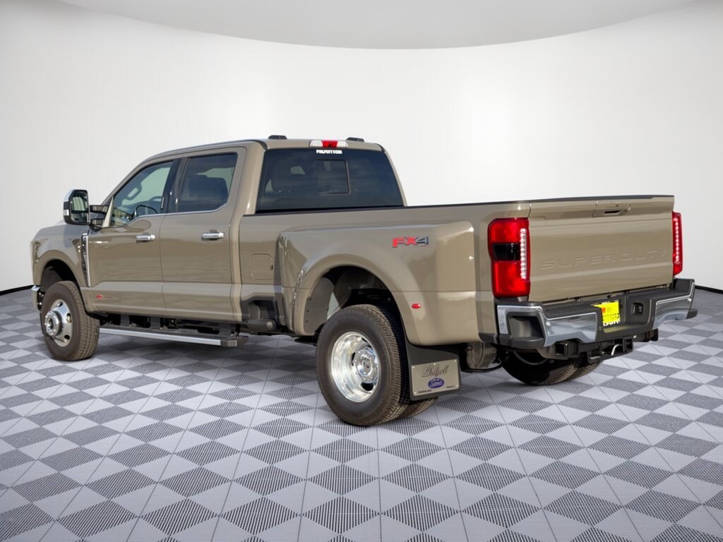 New 2026 Ford F-350 LARIAT Truck Crew Cab