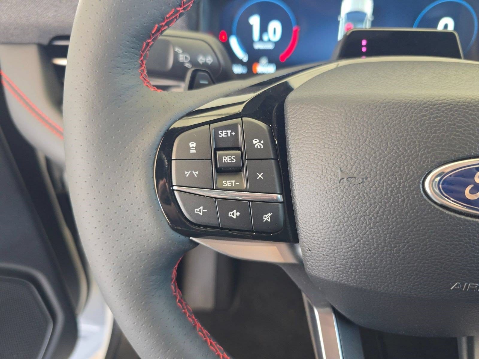 2026 Ford Explorer ST - Photo 17