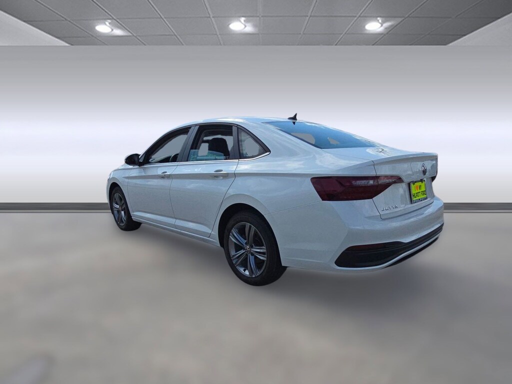 Used 2024 Volkswagen Jetta SE Sedan