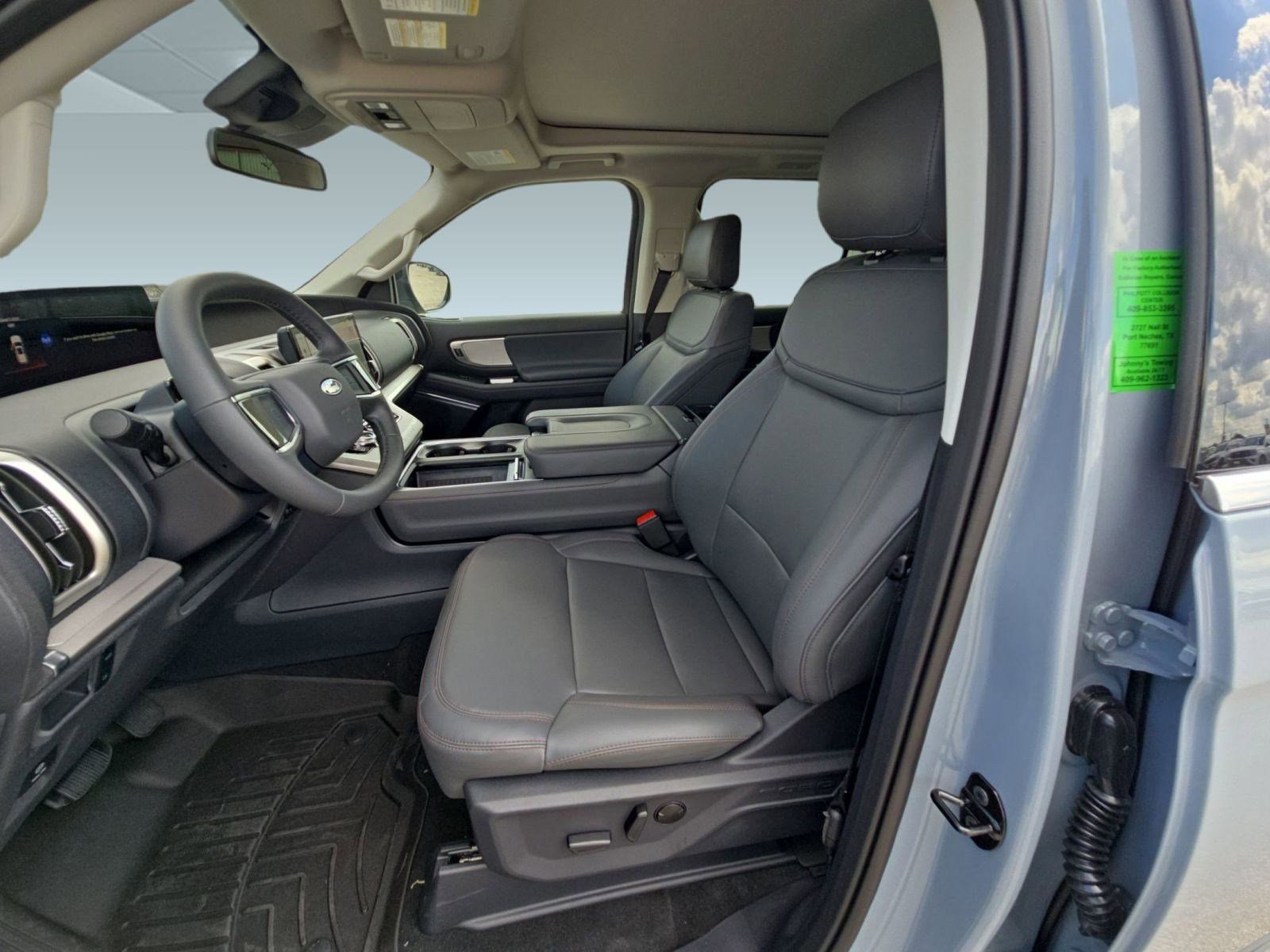 2025 Ford Expedition MAX photo 4