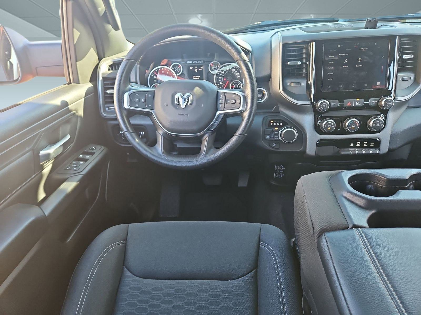 2025 Ram 1500 Tradesman photo 3