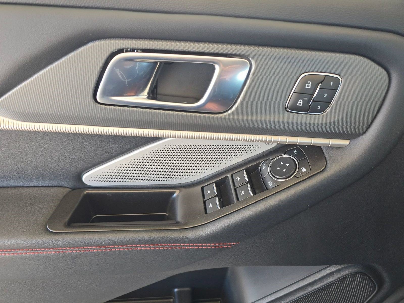 2026 Ford Explorer ST - Photo 20