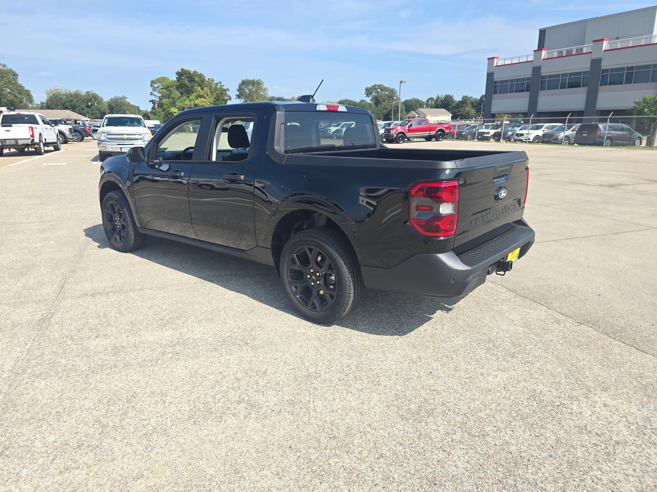 2025 Ford Maverick XLT photo 2