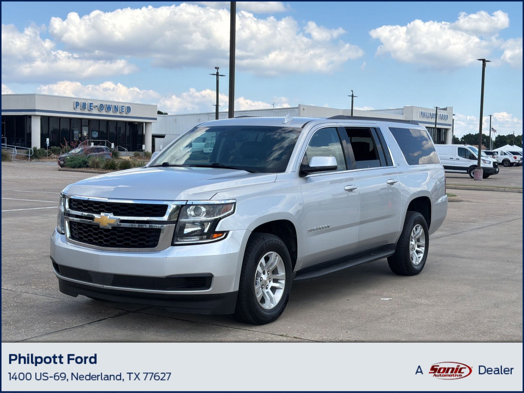 2019 Chevrolet Suburban 4WD 1500 LT's photo