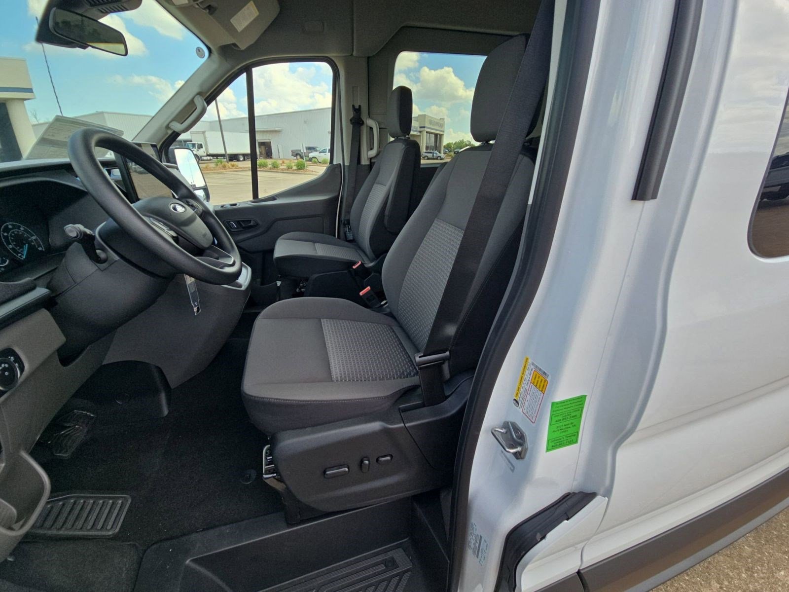2025 Ford Transit Passenger Van XLT photo 4