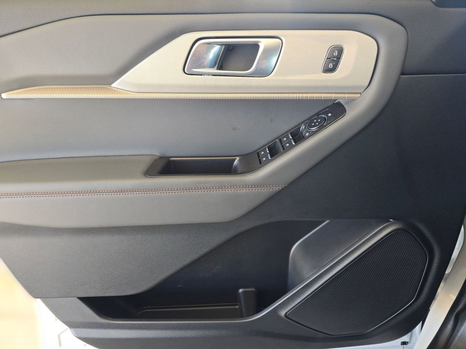 2026 Ford Explorer Active - Photo 11