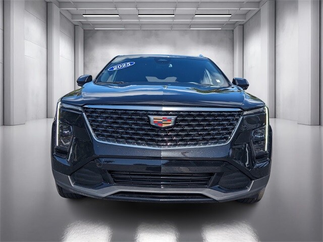 2025 Cadillac XT4 Premium Luxury photo 3
