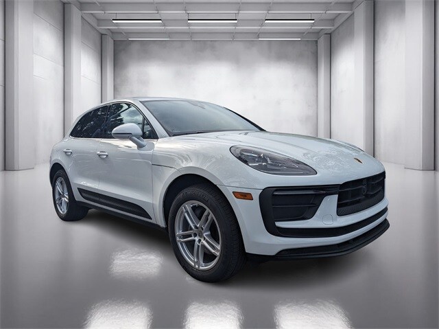 2024 Porsche Macan Base photo 3