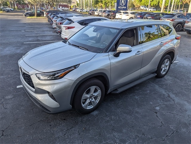 Used 2022 Toyota Highlander LE with VIN 5TDZZRAH8NS556082 for sale in Pompano Beach, FL