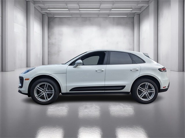 2024 Porsche Macan Base photo 2