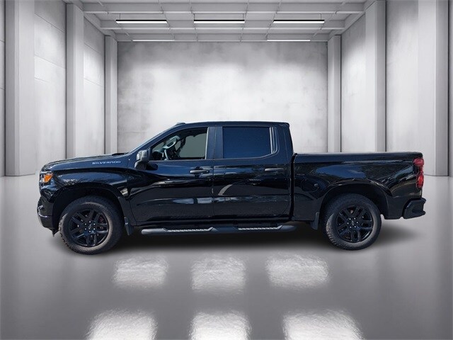 2023 Chevrolet Silverado 1500 Custom photo 2