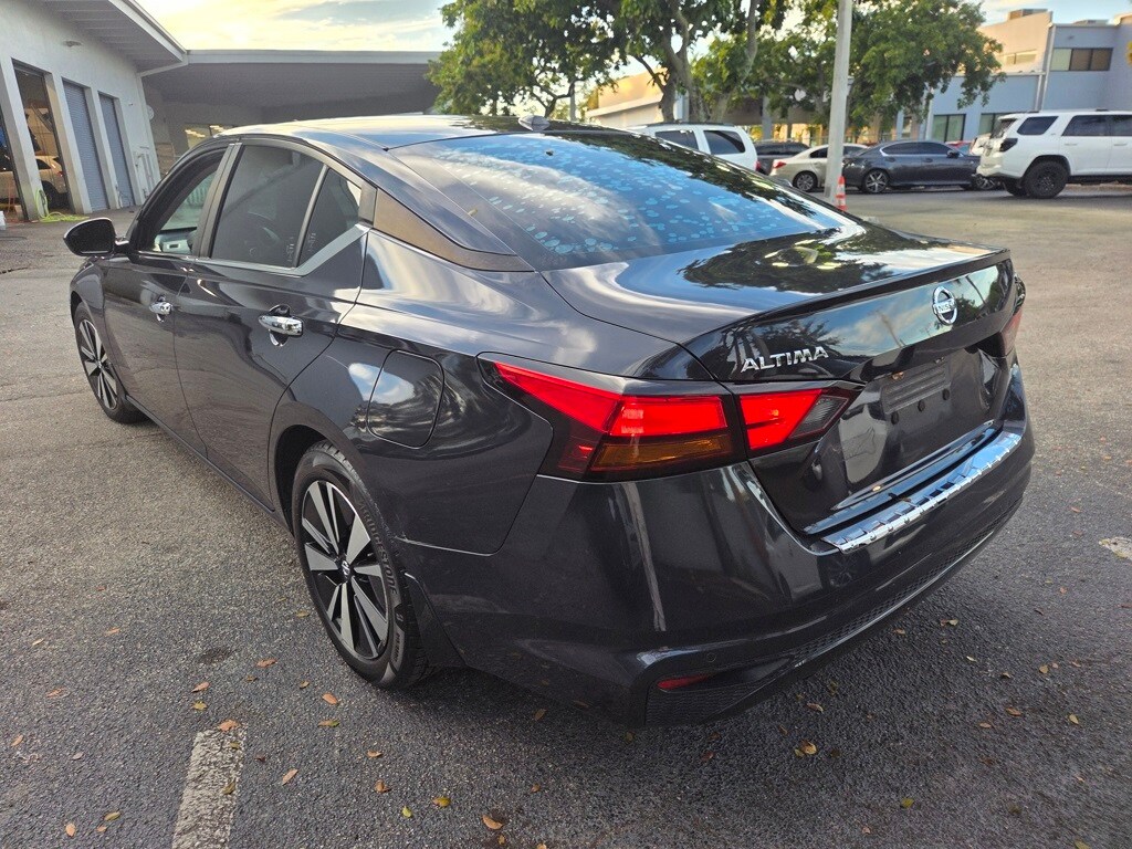 Used 2021 Nissan Altima 2.5 SV Sedan