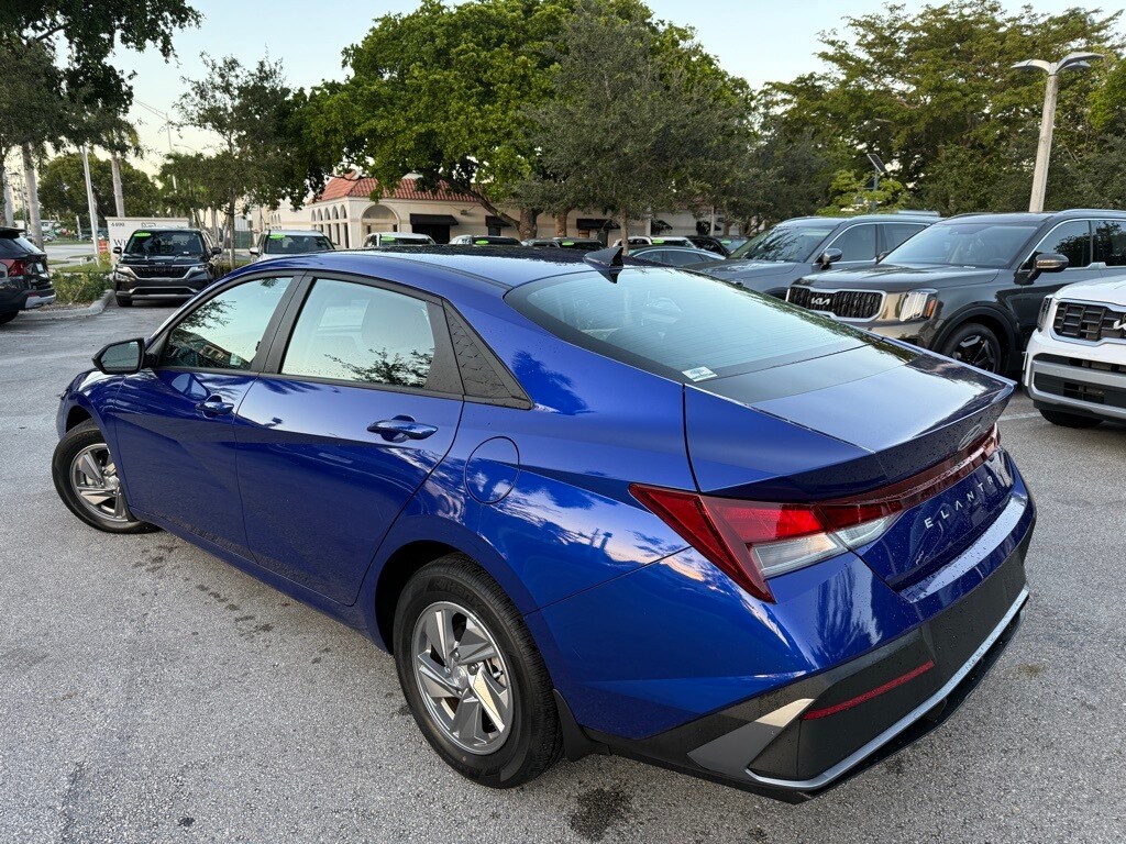 Used 2024 Hyundai Elantra SE Sedan