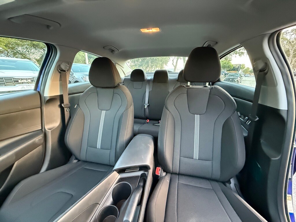 Used 2024 Hyundai Elantra SE Sedan