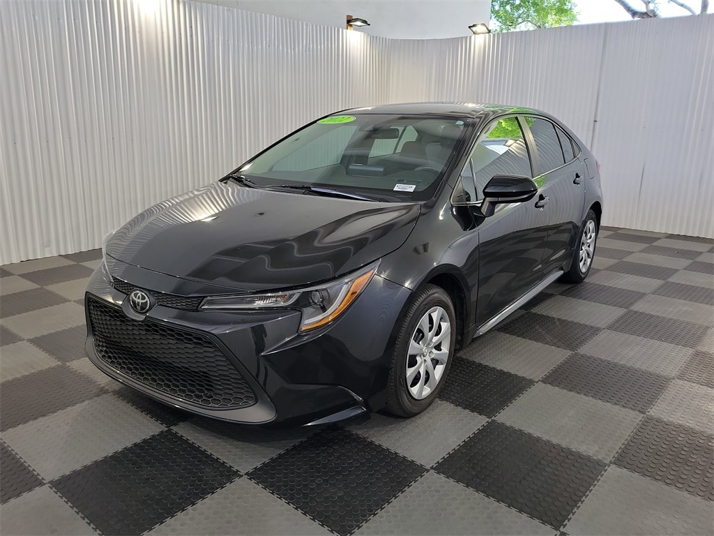 Used 2022 Toyota Corolla LE with VIN 5YFEPMAE8NP313121 for sale in Lighthouse Point, FL