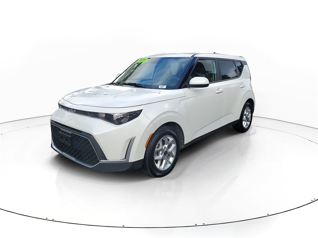 Certified 2024 Kia Soul LX Hatchback