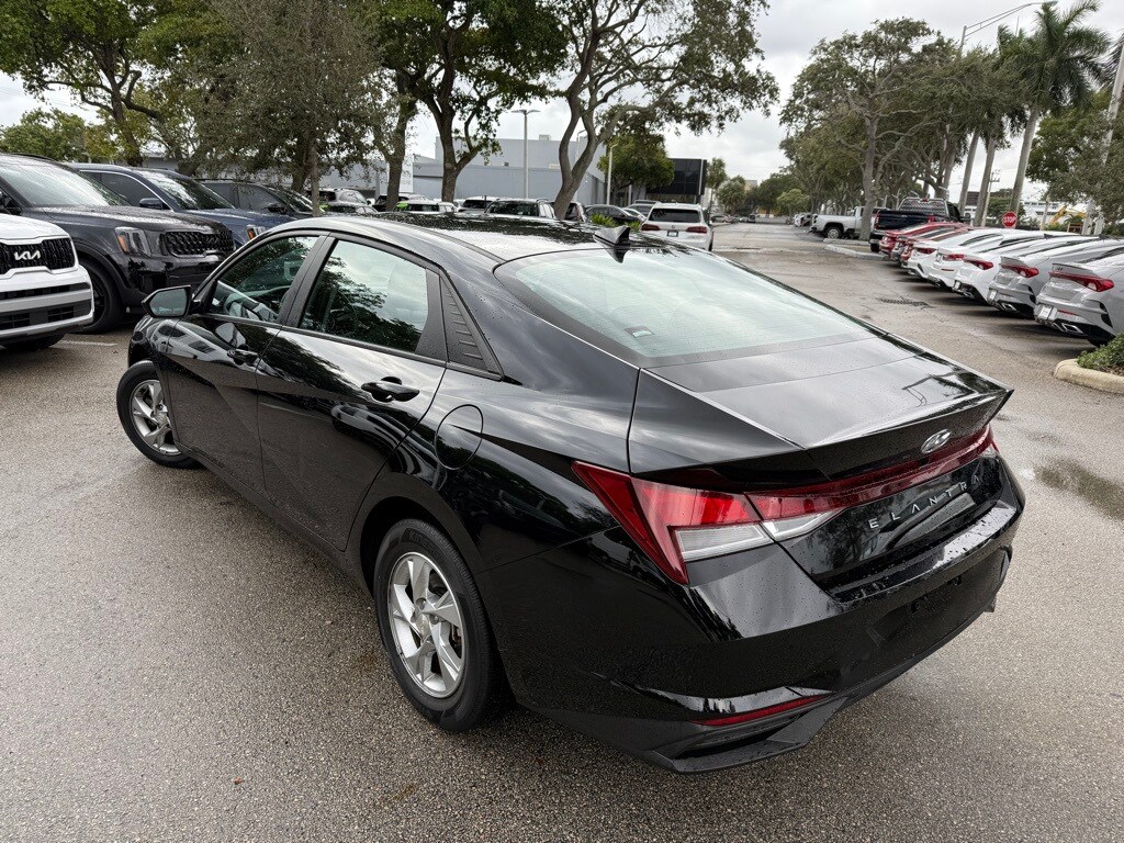 Used 2022 Hyundai Elantra SE Sedan