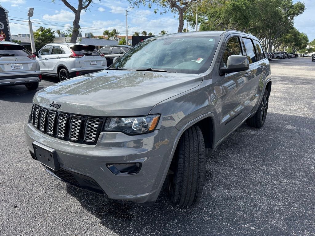 Used 2019 Jeep Grand Cherokee Laredo SUV