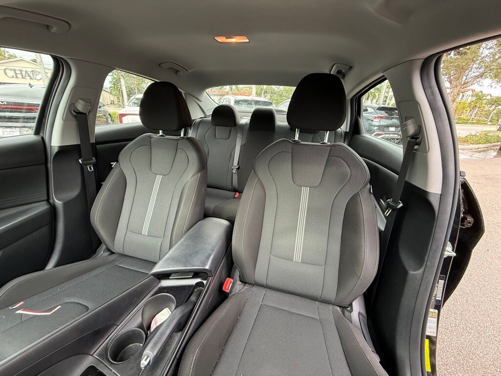 Used 2022 Hyundai Elantra SE Sedan