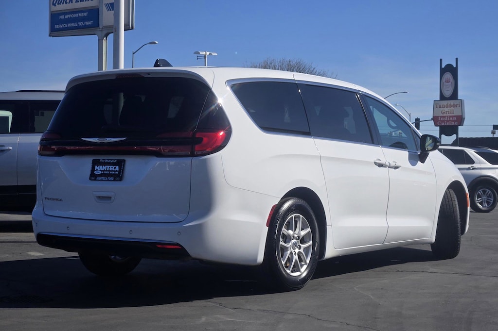 Used 2024 Chrysler Pacifica Touring L Van Passenger Van