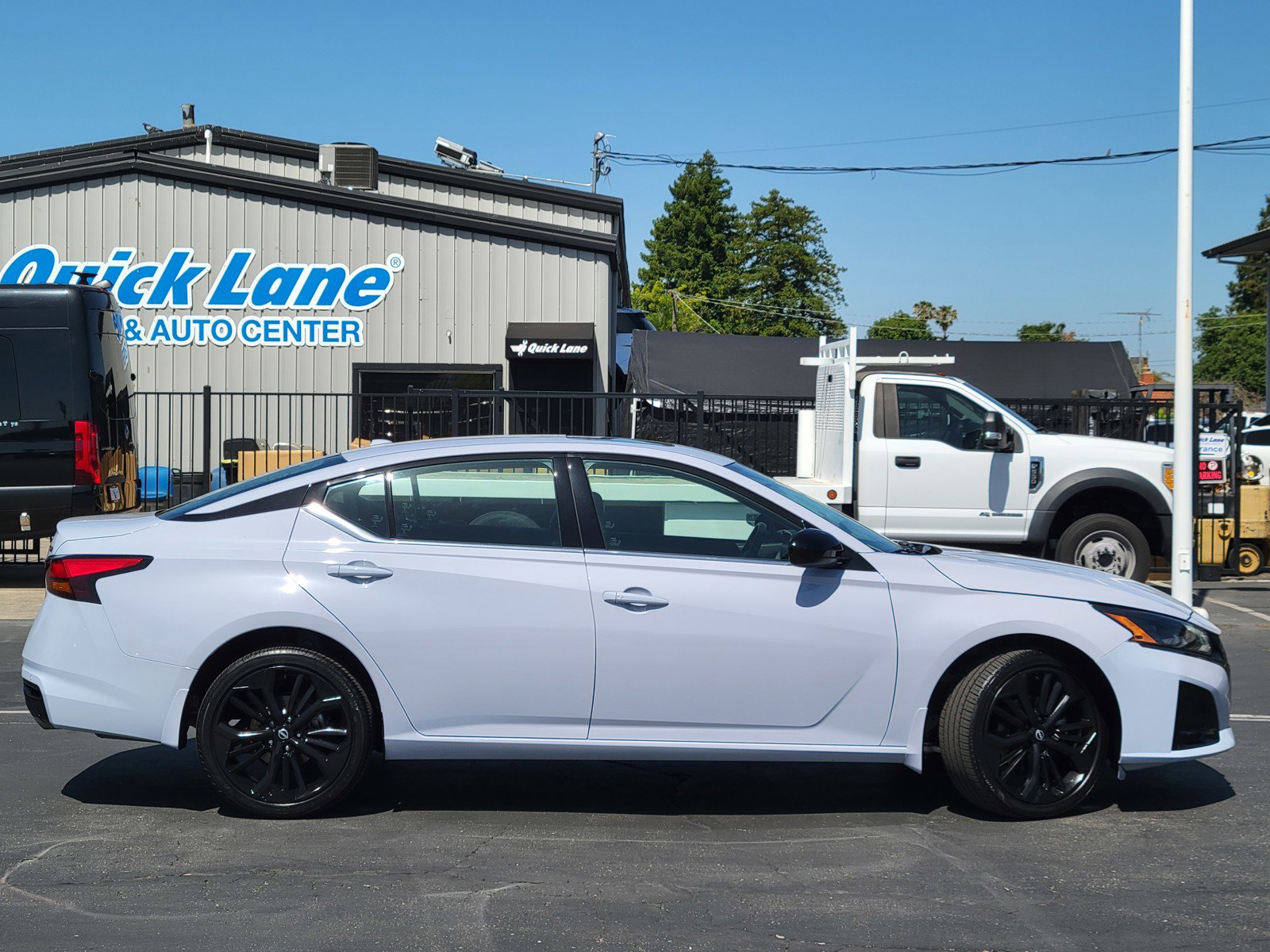 2024 Nissan Altima 2.5 SR photo 3