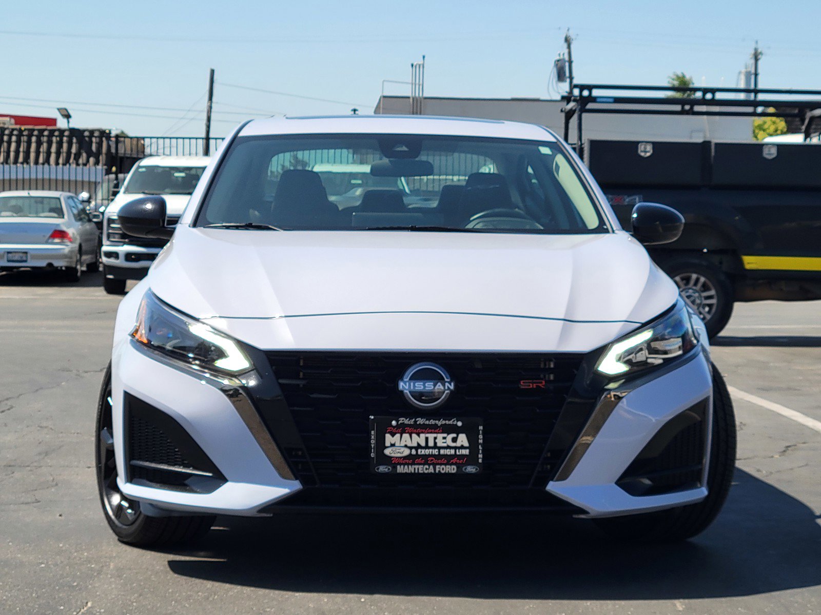 2024 Nissan Altima 2.5 SR photo 2