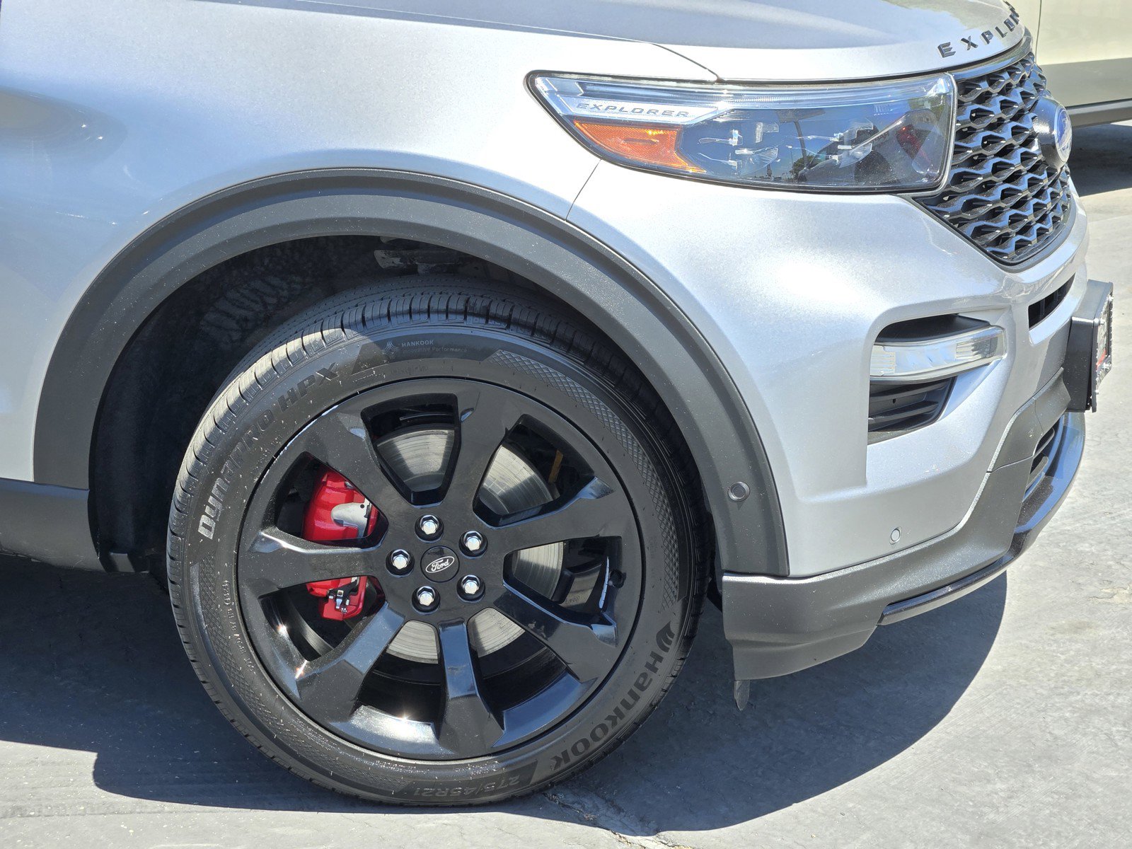 2021 Ford Explorer ST photo 3