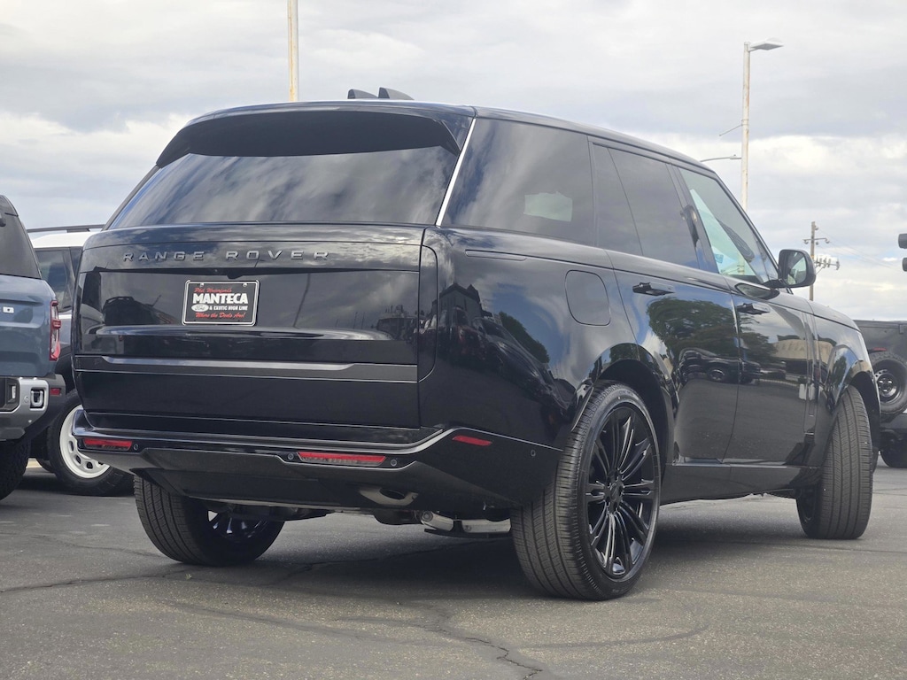 Used 2026 Land Rover Range Rover P400 SE SUV