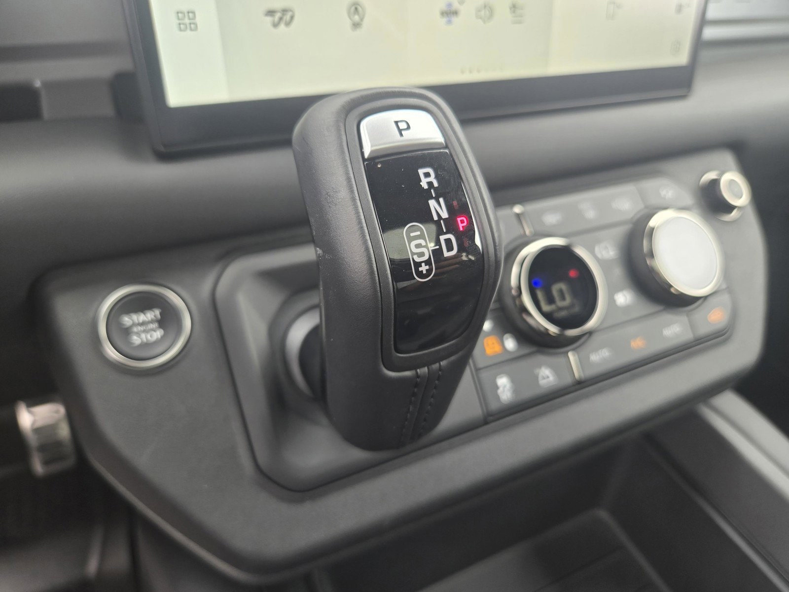 2025 Land Rover Defender Octa - Photo 15