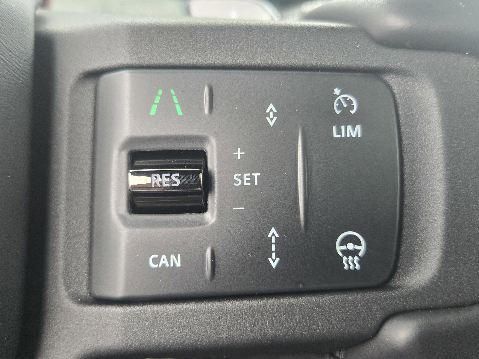 2025 Land Rover Defender Octa - Photo 21