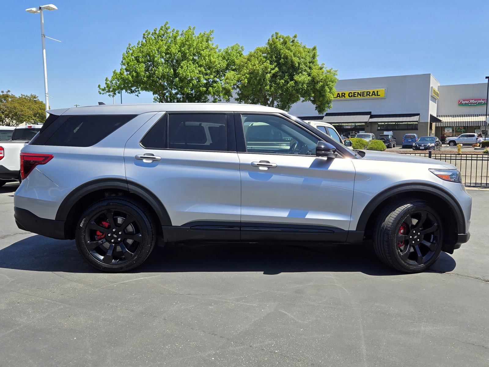 2021 Ford Explorer ST photo 4