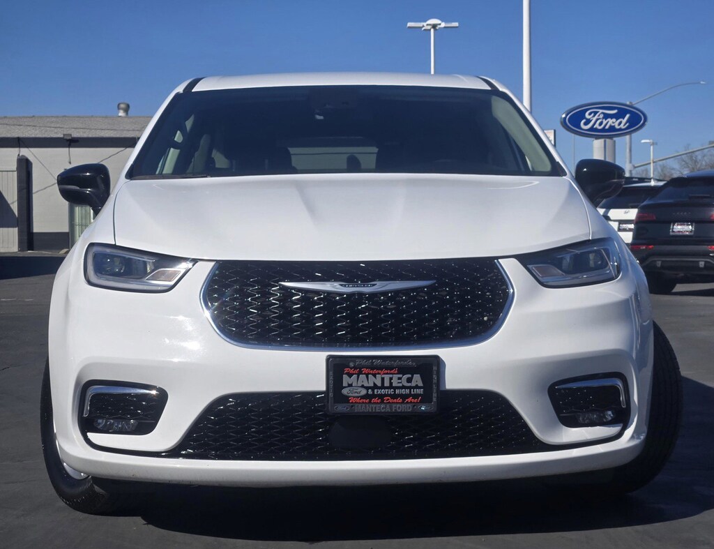 Used 2024 Chrysler Pacifica Touring L Van Passenger Van