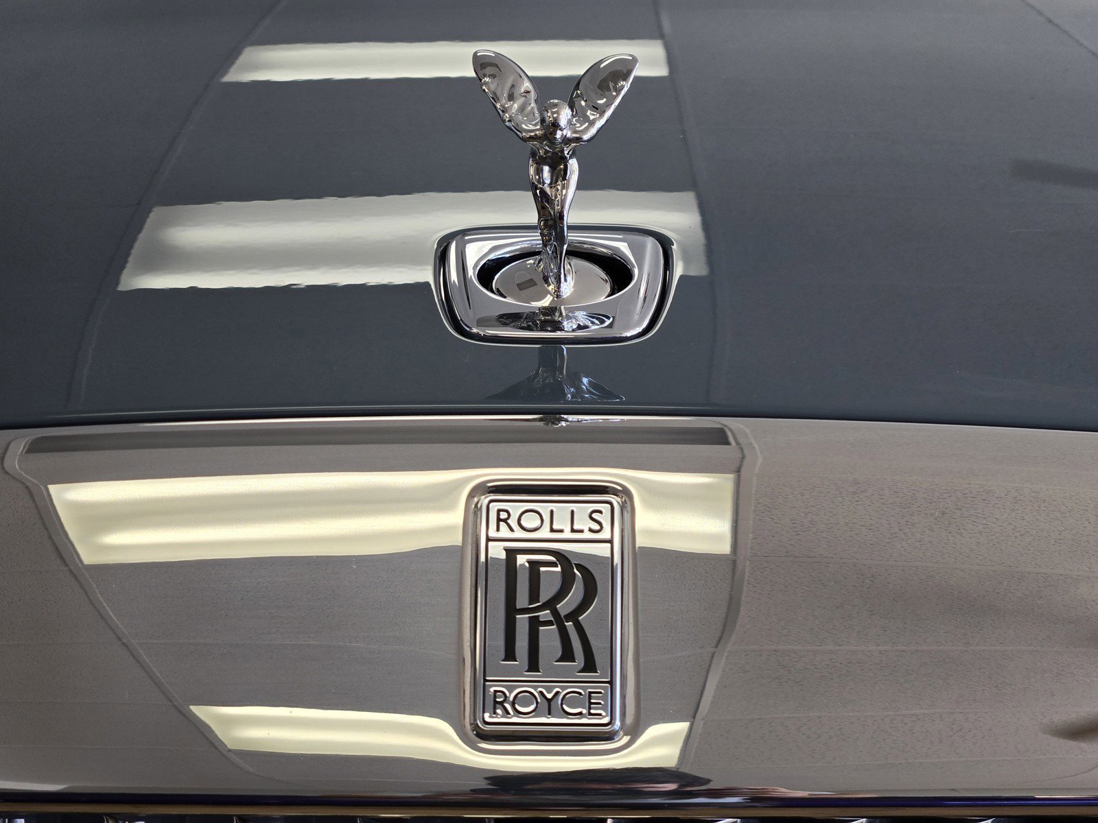 2024 Rolls Royce Spectre photo 3