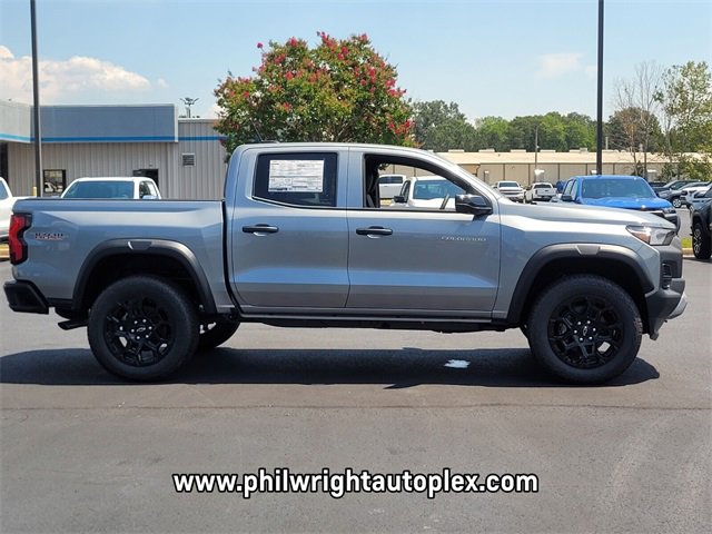 2026 Chevrolet Colorado Trail Boss photo 2