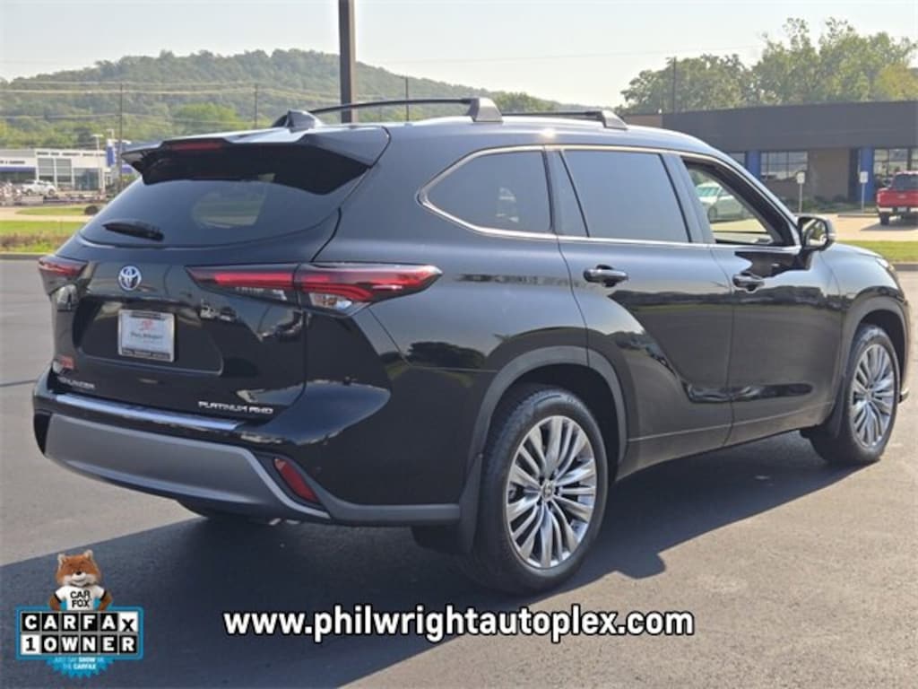 Used 2025 Toyota Highlander LE SUV